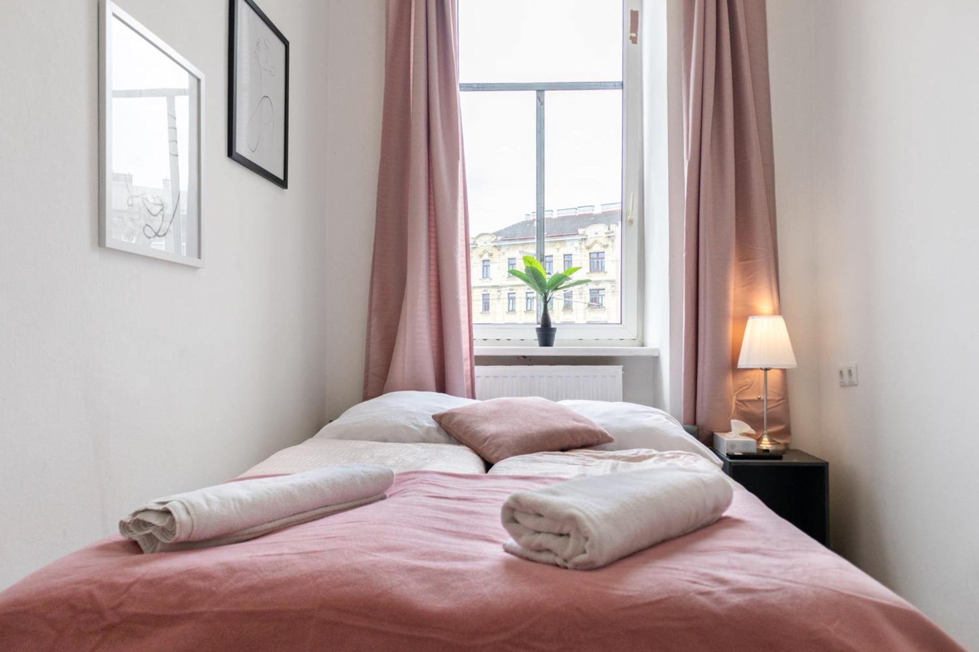 Massive 6br Shared At Millenium For Big Groups Apartment Wien