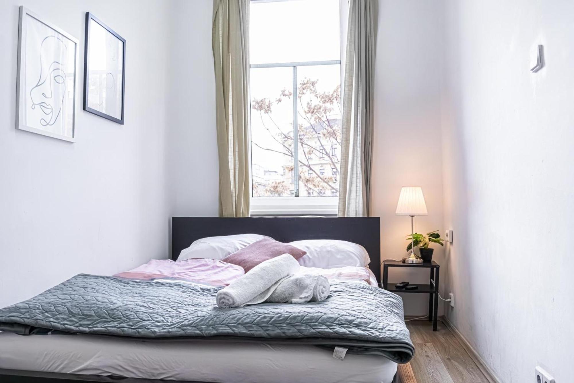 Massive 6br Shared At Millenium For Big Groups Wien