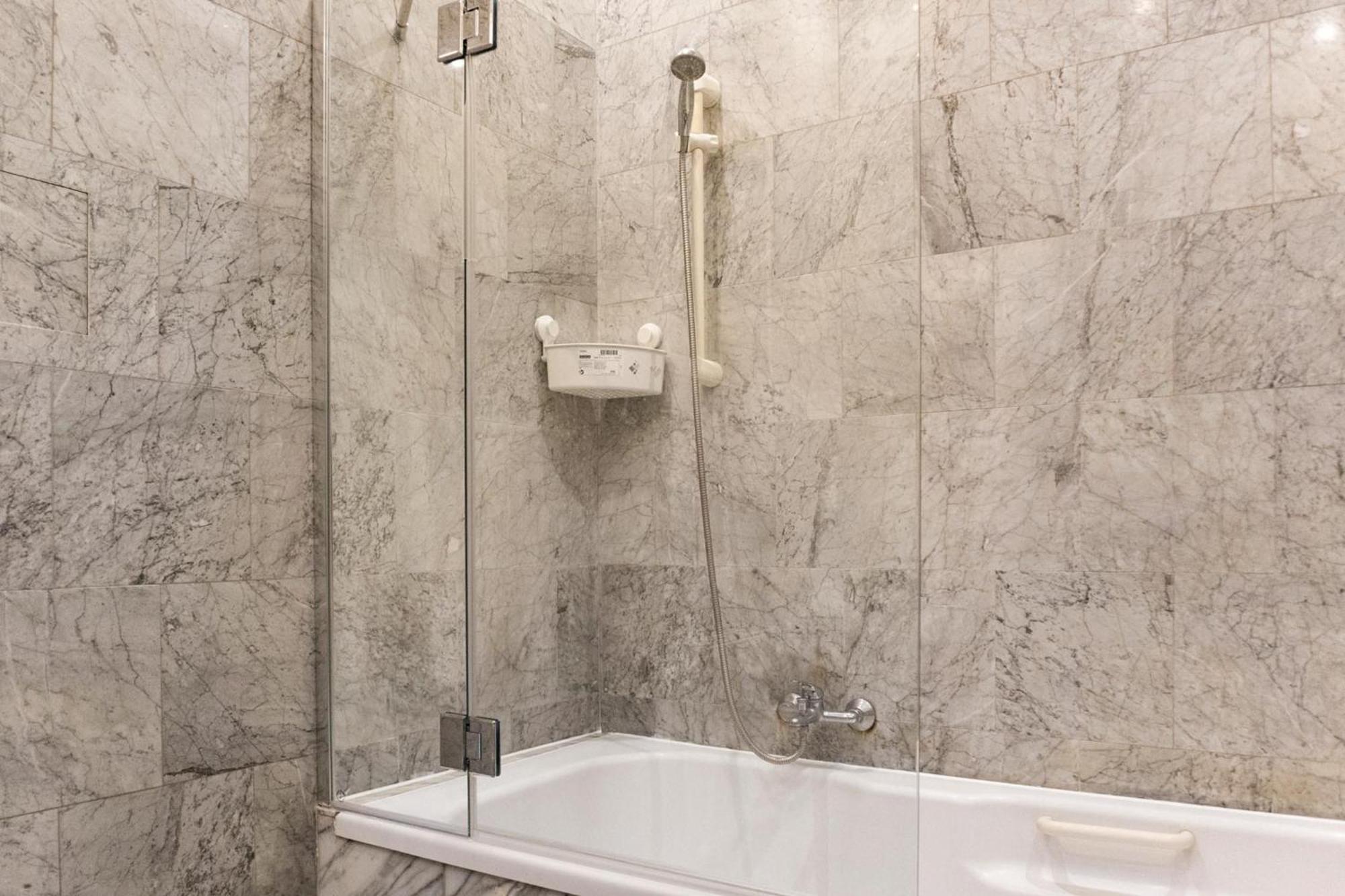 Massive 6br Shared At Millenium For Big Groups * Wien