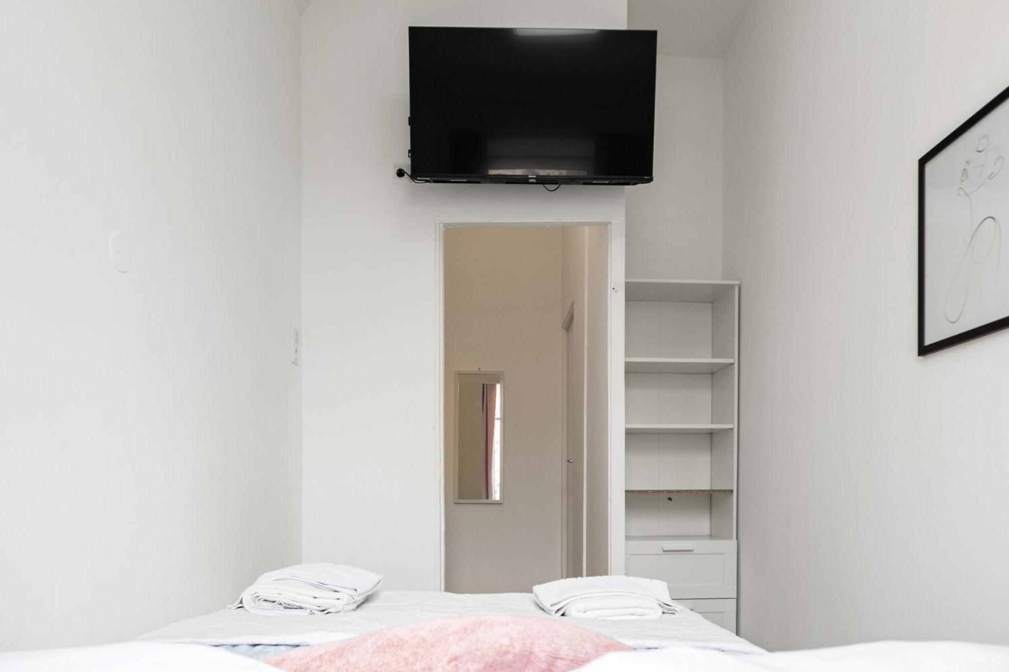 Massive 6br Shared At Millenium For Big Groups Wien